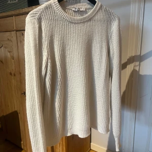Vit stickad  - Vit stickad tröja 