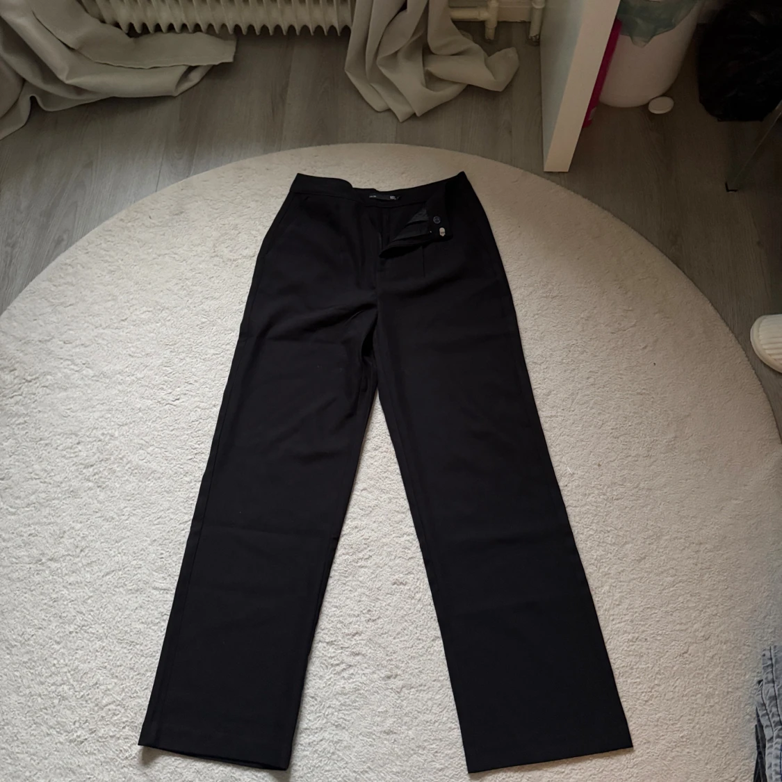 Svarta kostymbyxor