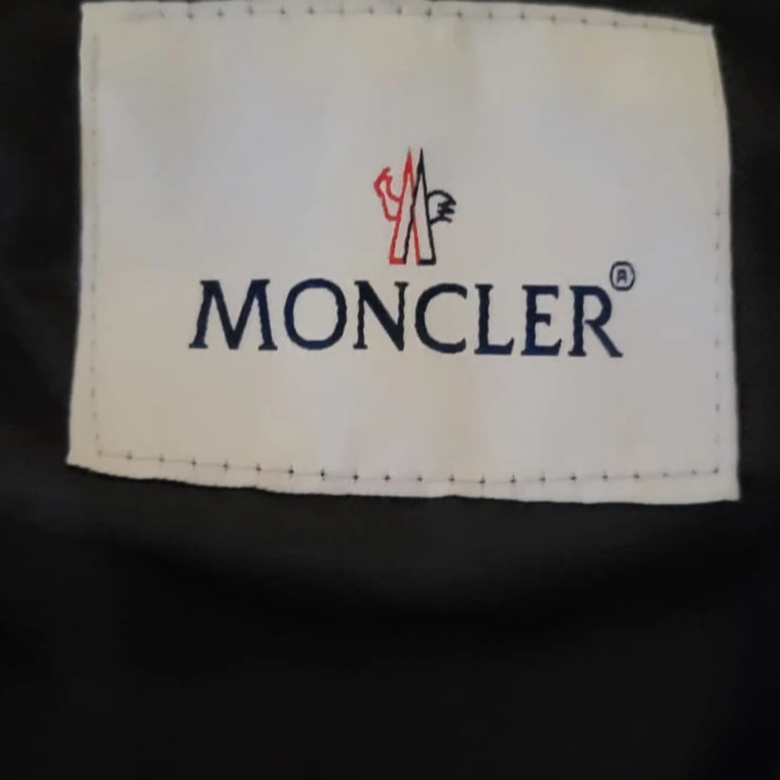 Svart vindjacka från Moncler med huva - 3