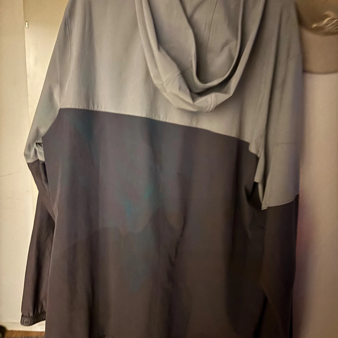 Grå och svart vindjacka Under Armour XL - 2