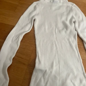 Polo tröja  - Säljer denna tröja i storlek XS. Köpt från Newyorker. Nyskick. Vid intresse är det bara att höra av sig❤️