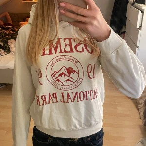 Hoodie  - Säljer en hoodie från Kappahl som inte kommer till användning längre. Inte använt mycket alls!