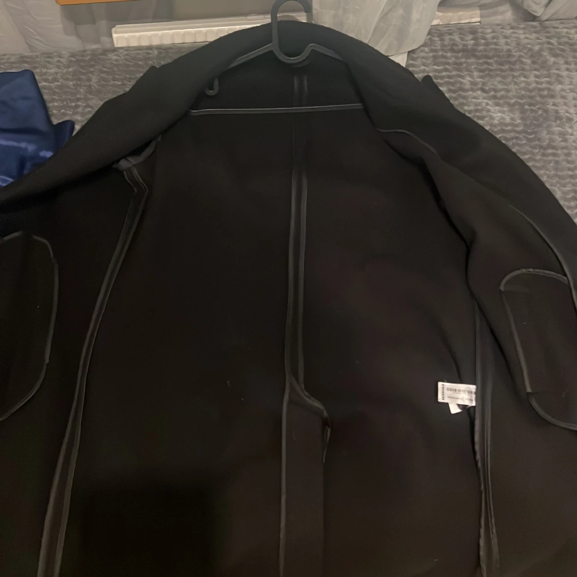 Svart klassisk kappa med knappar från bershka - 2