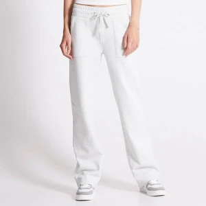 mjukisbyxor  - gråa mjukisbyxor ifrån lager 157, skriv för egna bilder och frågor💓lite noppriga pga köpte från vinted för länge sedan