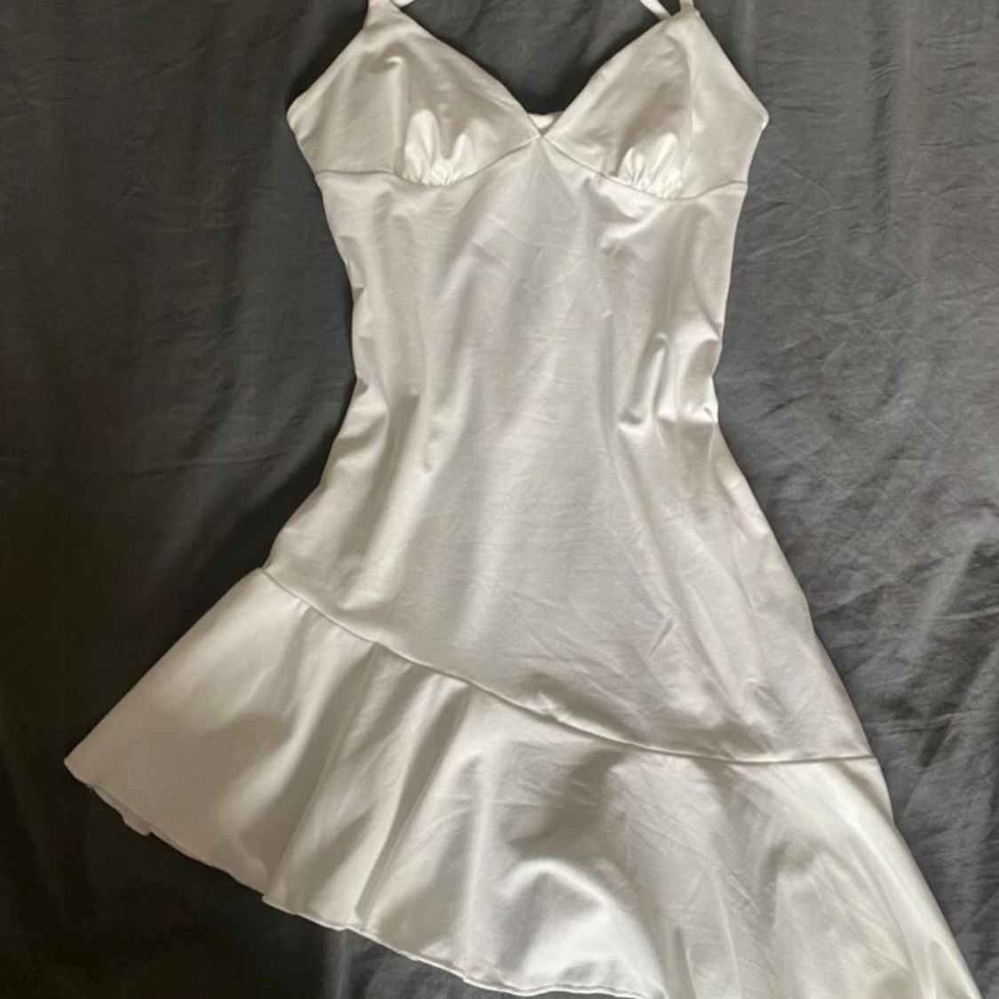 Vit klänning med volang - 2