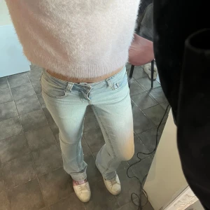 Ljusblå bootcut jeans låg midja - Jätte fina jeans från Gina i väldigt bra skick🩷