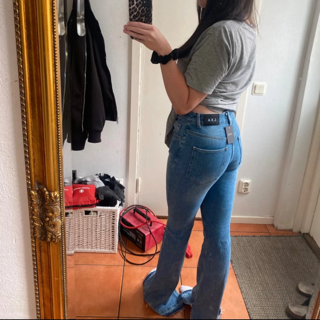 Ljusblå bootcut jeans med slits  - 2
