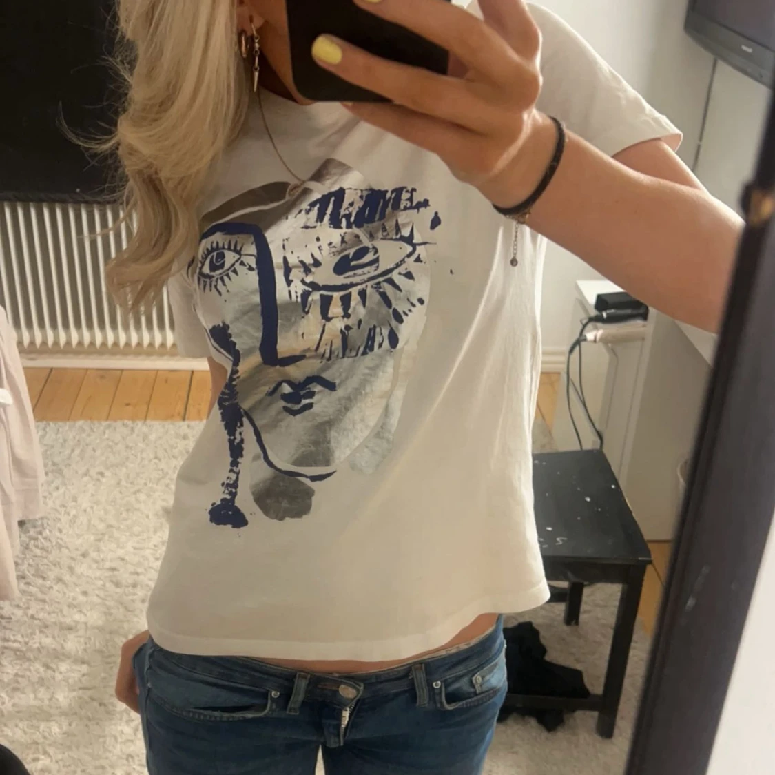 Vit t-shirt med konstnärligt tryck från Zara - 1