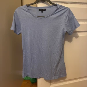 Ljusblå t-shirt - Säljer denna ljusblå T-shirten!☺️☺️