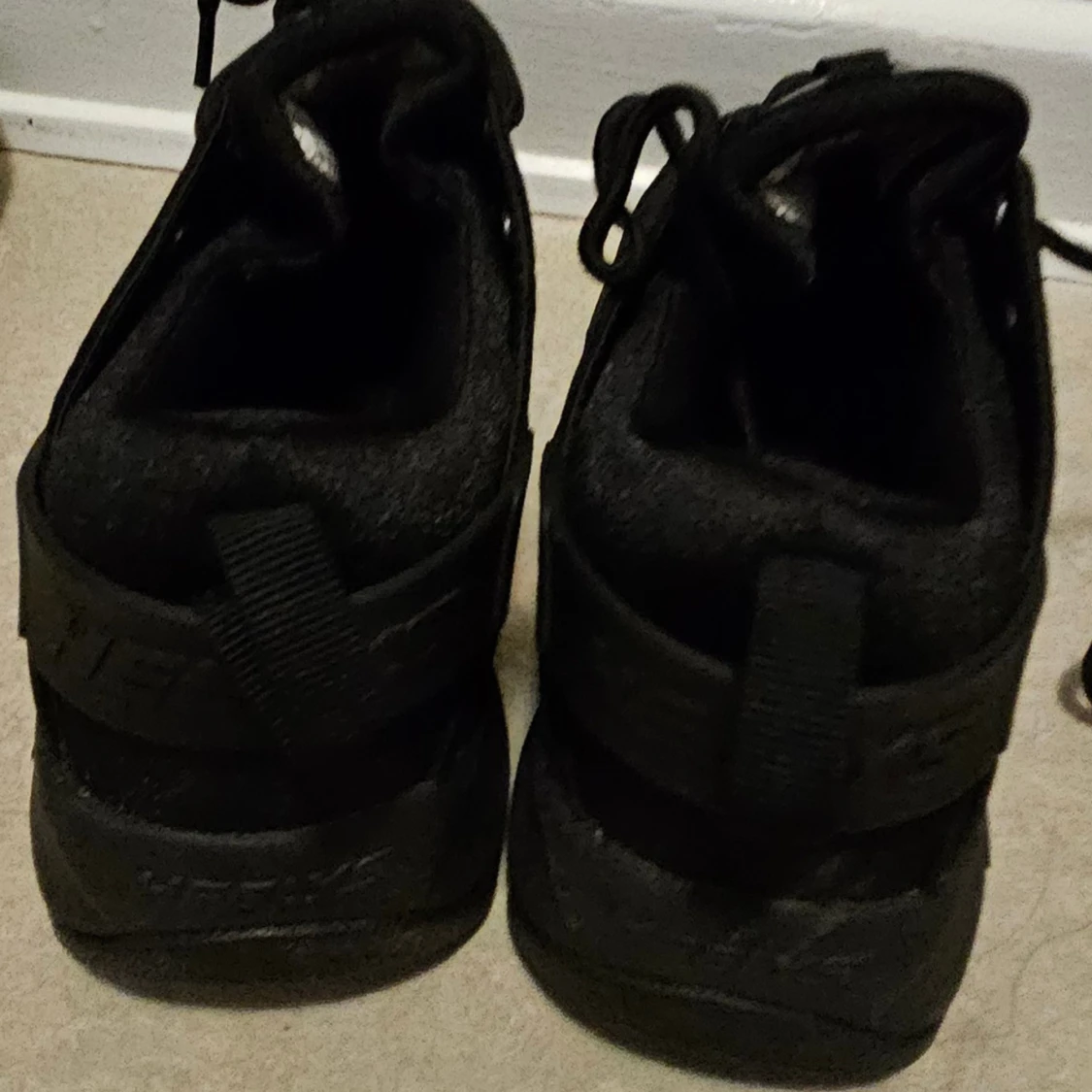 Svarta sneakers med snörning - 2