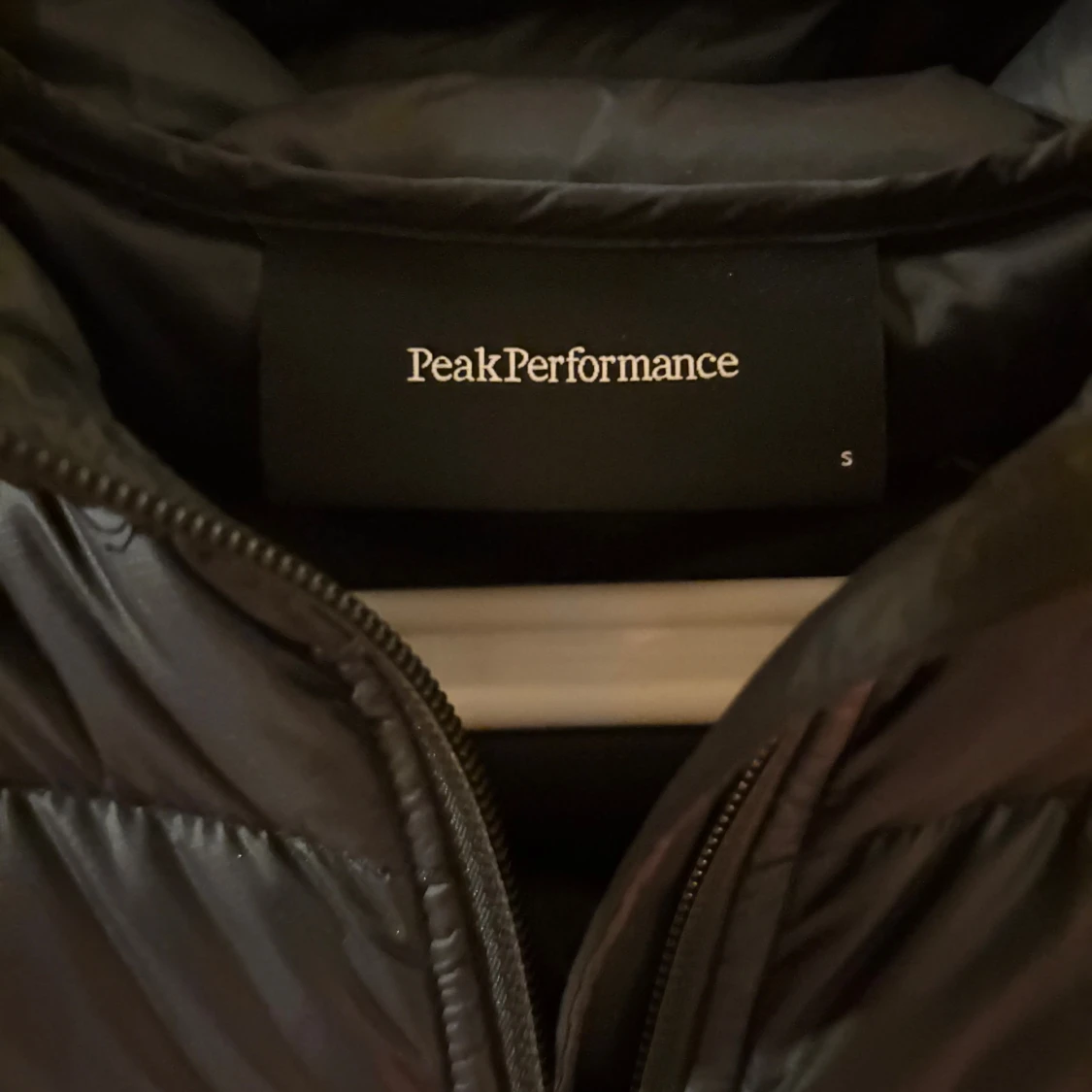 Svart dunjacka Peak Performance S - 2