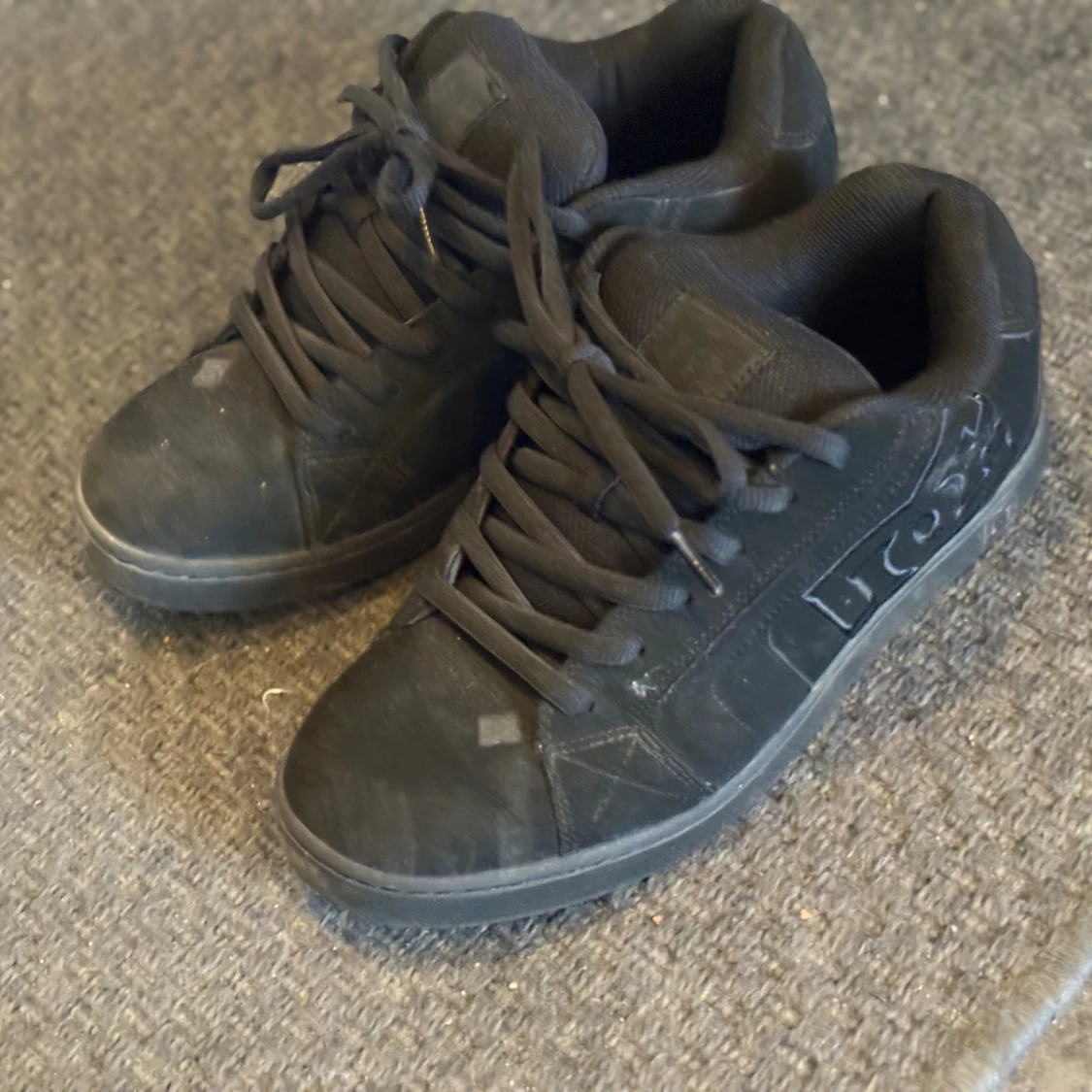 Svarta DC sneakers  - 2