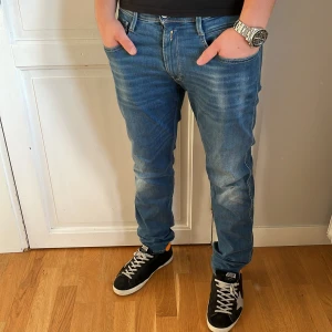 Replay anbass jeans  - Replay Jeans | skick 9/10 | Storlek 33/32 | Pris - 499kr | Modellen är ca 178cm lång | Hör av dig vid minsta fråga eller fundering!!