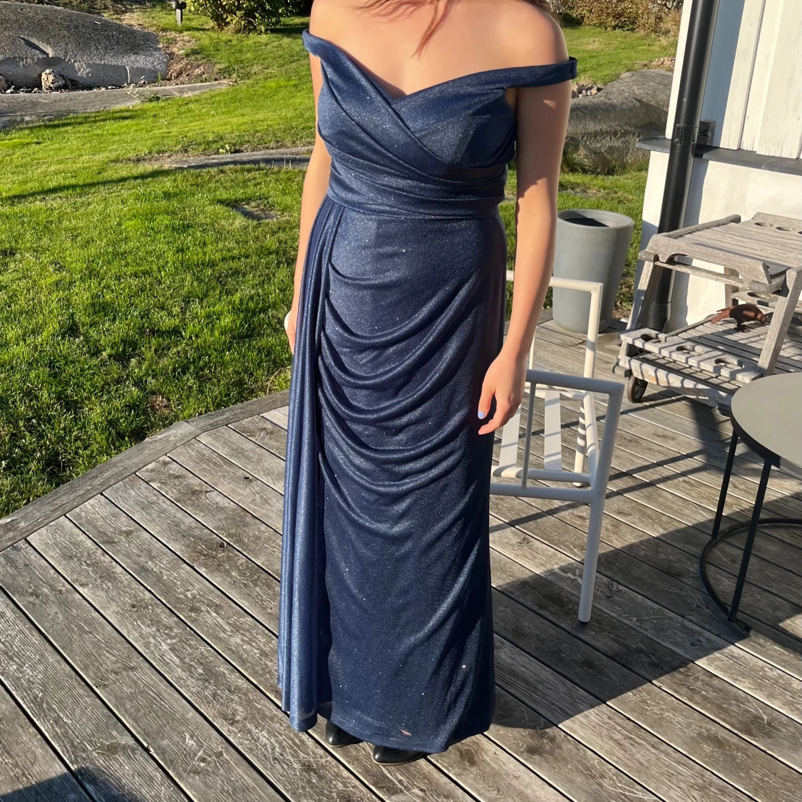 Mörkblå, glittrig balklänning
