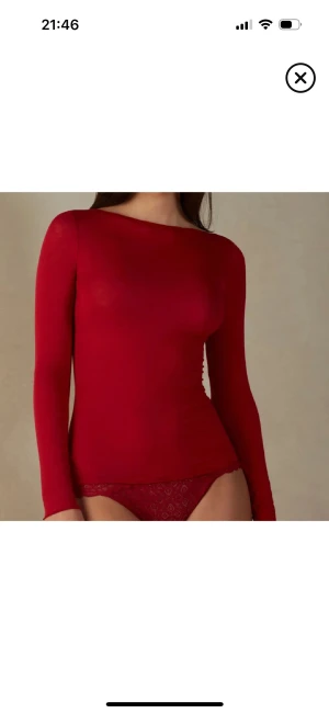Intimissimi tröja - Boat Neck Ultralight tröja i modalkashmir från Intimissimi. Säljer den här fina vinröda toppen som bara använts ett fåtal gånger♥️