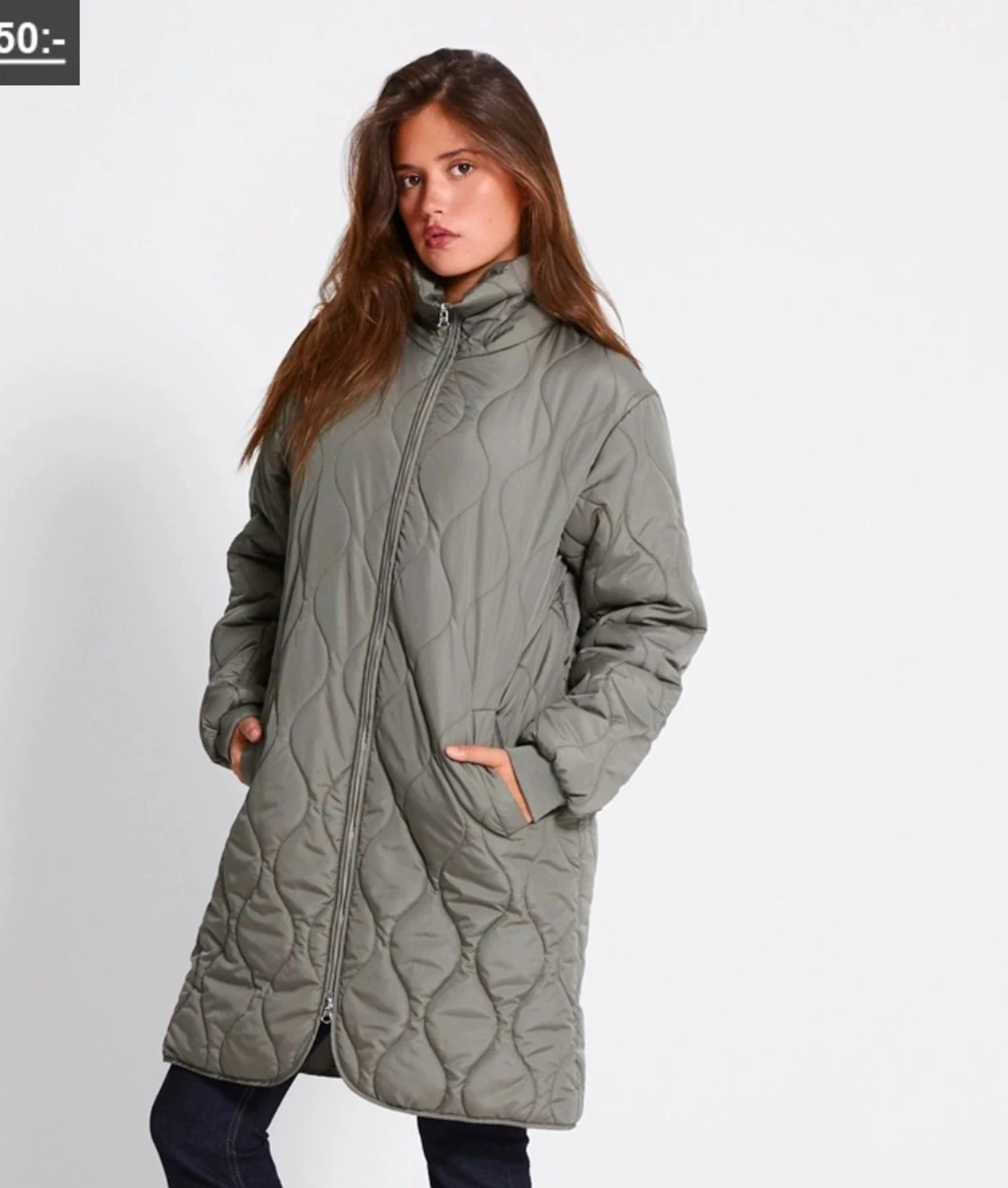 Quiltad grå lång jacka med dragkedja
