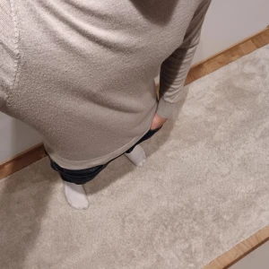 MERINOULL TRÖJA - Vi säljer nu denna riktigt fräscha merinoull tröjan från dressman. Tröjan är i fint skick och passar perfekt nu inför hösten. Tröjan skulle också kunnna passa storlek S i vissa fall.Bara att skriva om du har några funderingar.