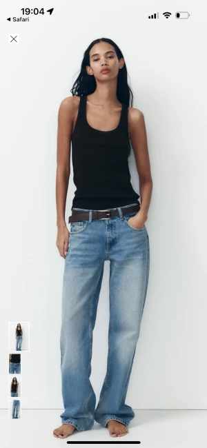 Zara wide jeans medelhög midja  - Säljer dessa snygga och populära jeansen från Zara. Använt 1-2 gånger. Säljer då de inte kommer till användning. Passar både S/M beroende på hur man vill att de ska sitta. 