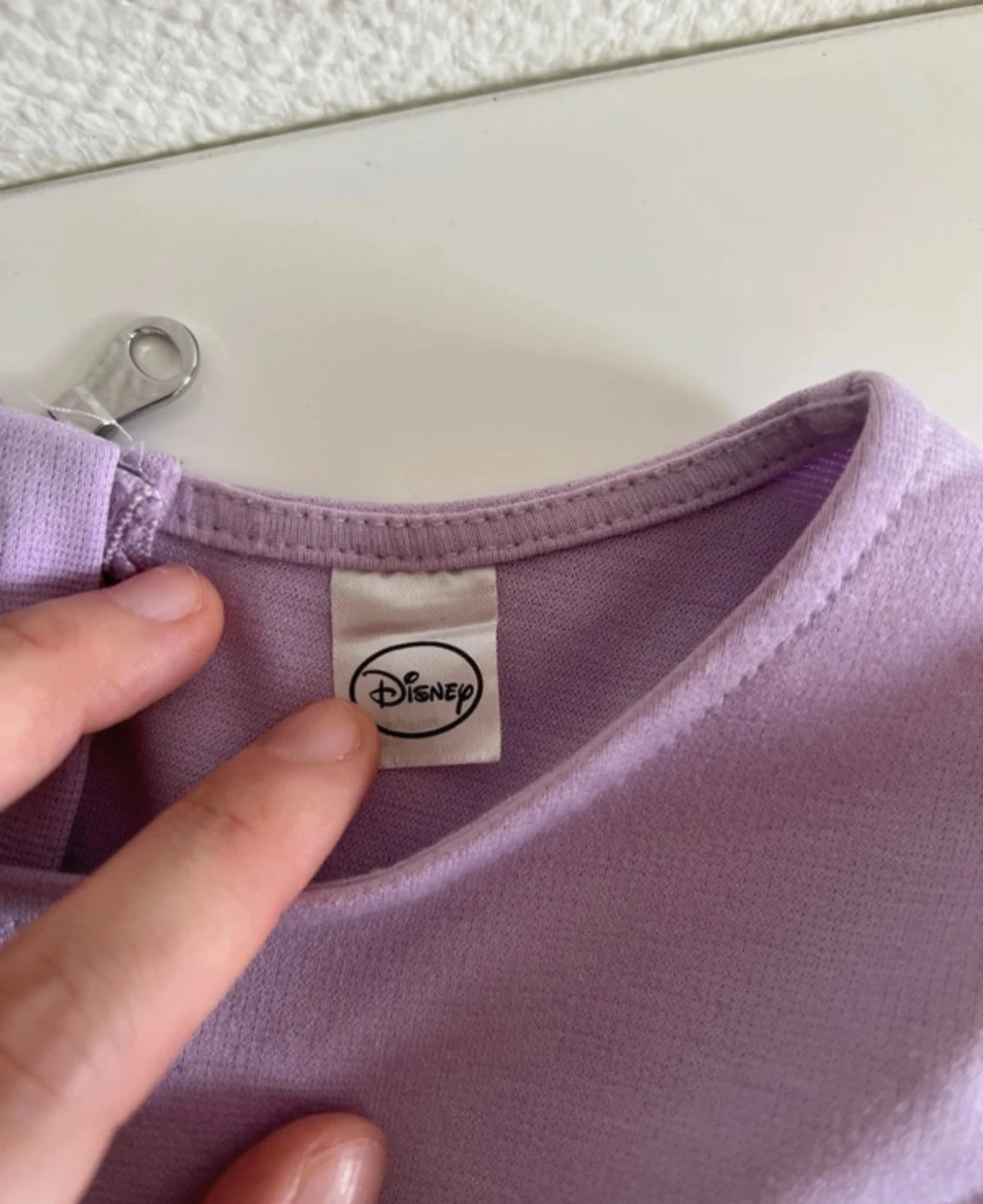 Ljuslila Frozen-klänning från H&M Disney - 3