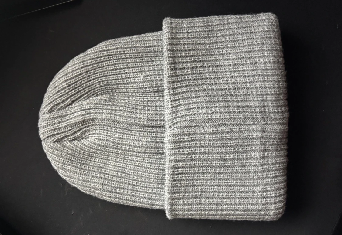 Grå ribbad Moncler mössa - 4