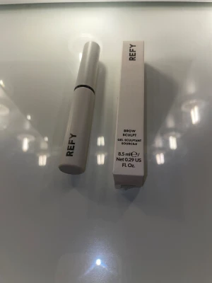 Refy Brow sculpt - Jag säljer den här ganska nya brow sculptern från Refy. Endast testad en eller två gånger!✨