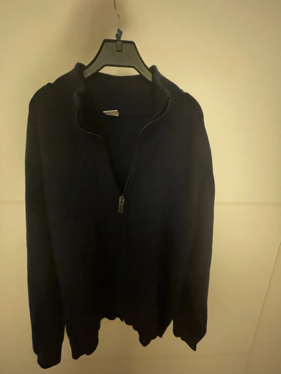 Mörkblå stickad kofta från Lindex