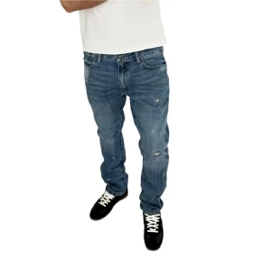 Ralph Lauren jeans - Otroligt feta och unika Ralph Lauren jeans, lite slitningar samt andra detaljer på dom. 