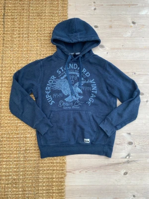 Blå vintage hoodie - Säljer en blå vintage hoodie | storlek S | Pris 249 kr