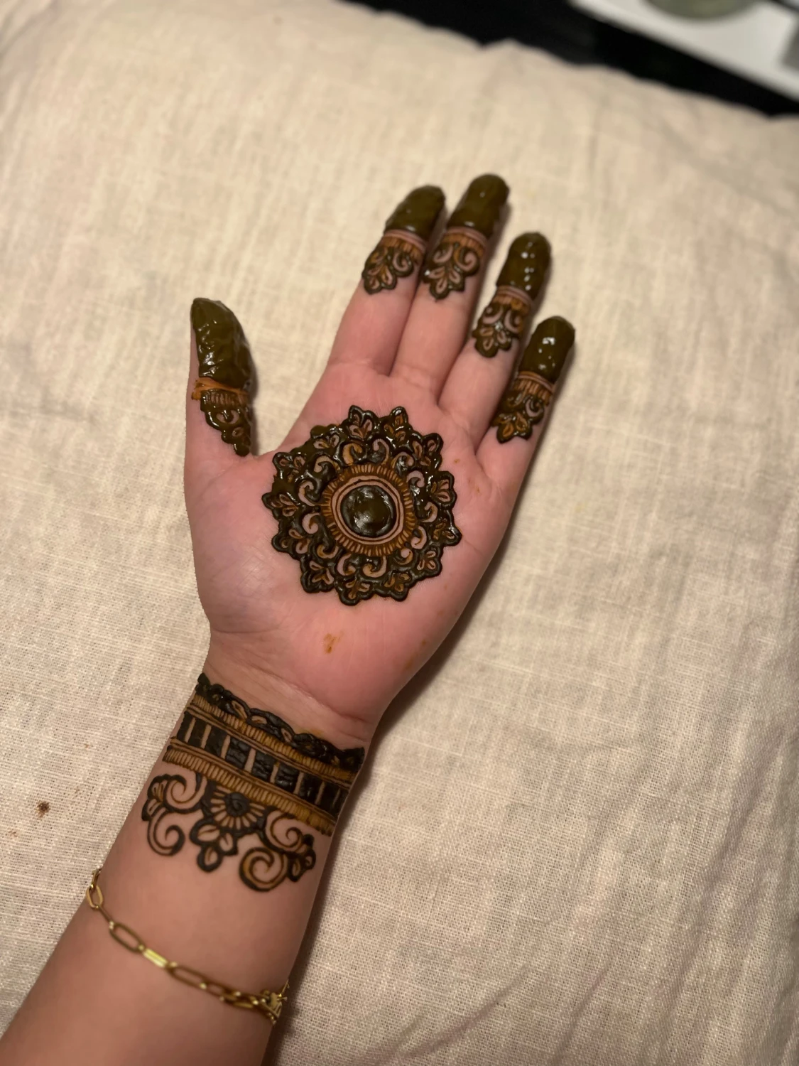 Brunt henna-armband med blommönster - 5