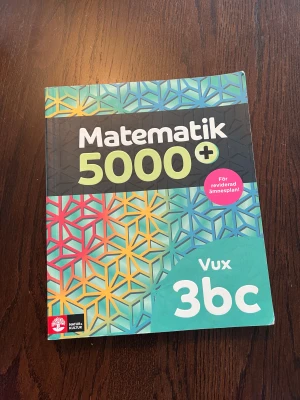 Matematik 5000+ Vux 3bc - Säljer nu min matte 3b bok. Väldigt fint skick och jag är första ägare på boken. Nypris 579kr mitt pris 499kr. Skriv vid frågor!