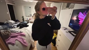 Stickad hoodie från Zara  - Stickad hoodie från Zara, början till lite nopprig 