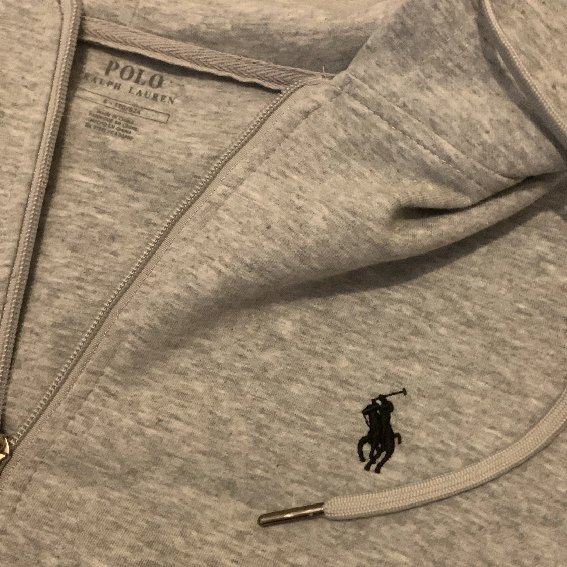 Grå hoodie från Polo Ralph Lauren - 1