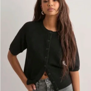 Short sleeve knit cardigan - En kortärmad stickad kofta från nelly som är aldrig använd 💕