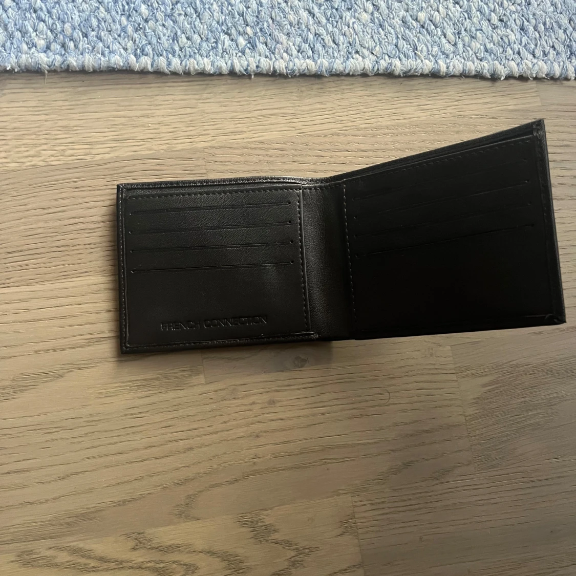Svart plånbok från French Connection - 2