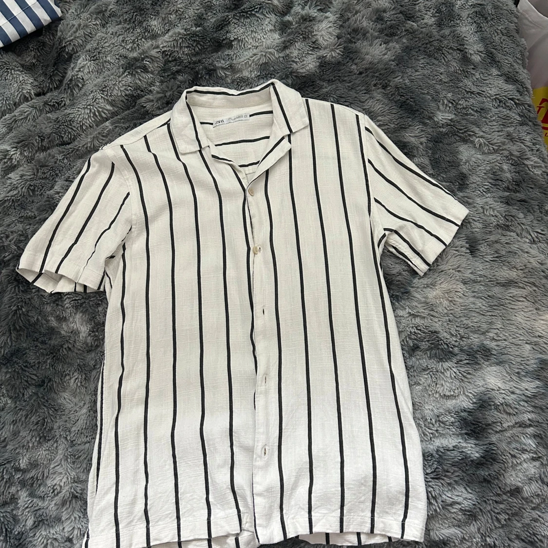 Randig kortärmad skjorta från Zara