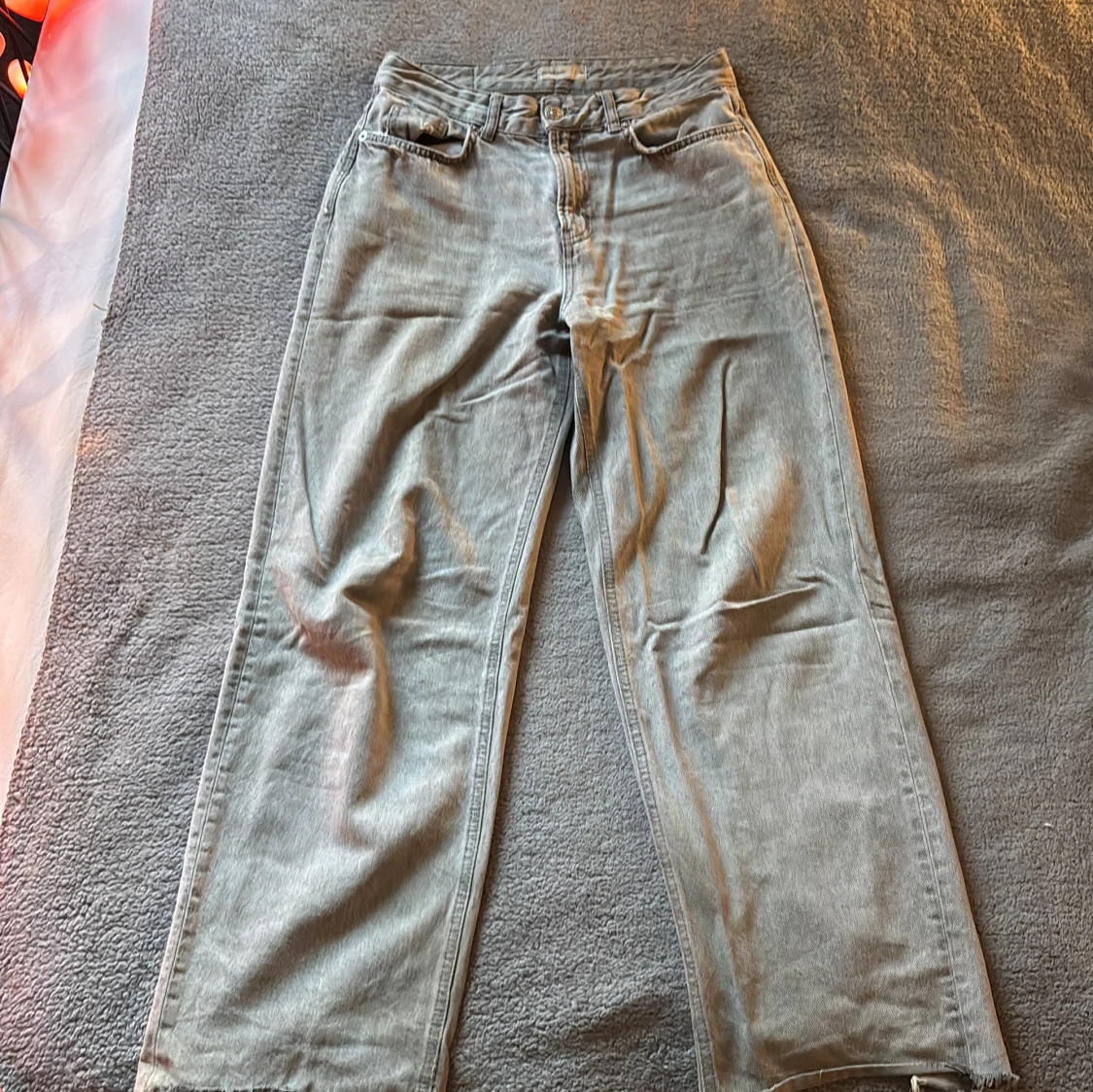 Gråa wide jeans från Gina Tricot - 2