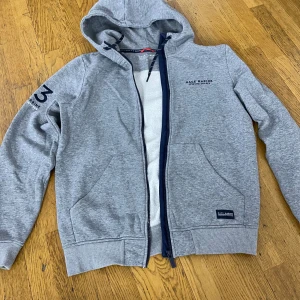 Huvtröja - Bra skick 