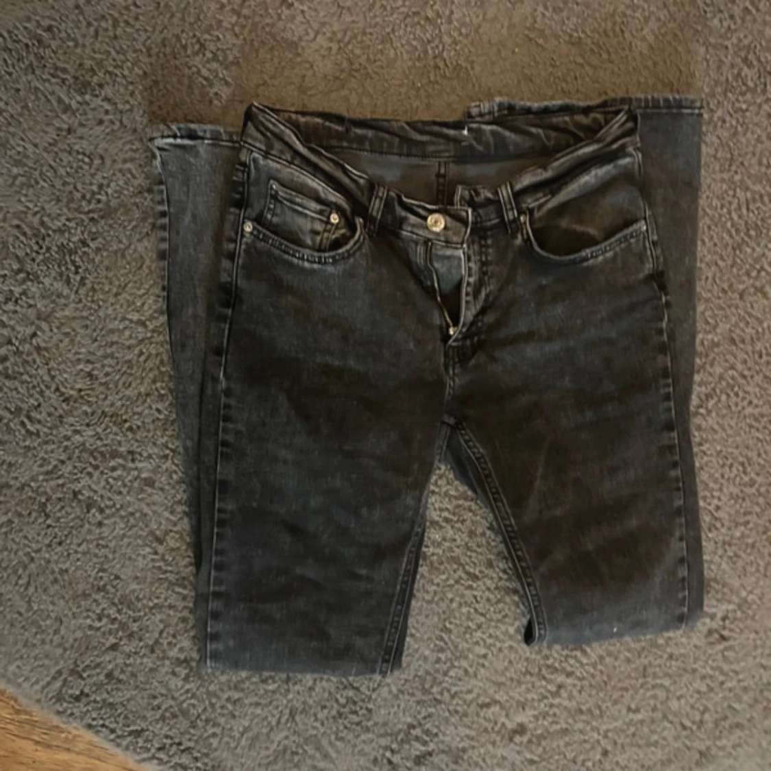 Svarta bootcut jeans från Gina Tricot - 2