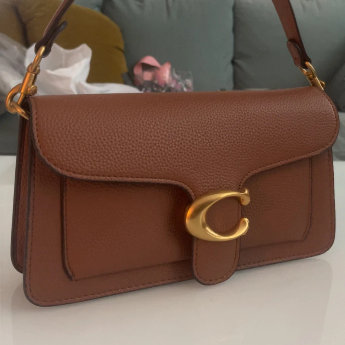 Brun axelväska från Coach i skinn - 1