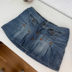 jeanskjol - Vet inte vilken storlek men passar mig som brukar ha s!💞