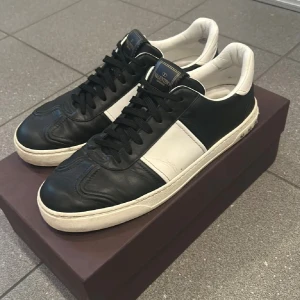 Valentino Flycrews - Sällsynta flycrews i skinn, såklart äkta. Toppen skick. Pris går att diskutera.
