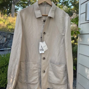 Mango overshirt - Säljer min helt nya mango overshirt! Nypris 1199kr. Bara att skriva vid funderingar!
