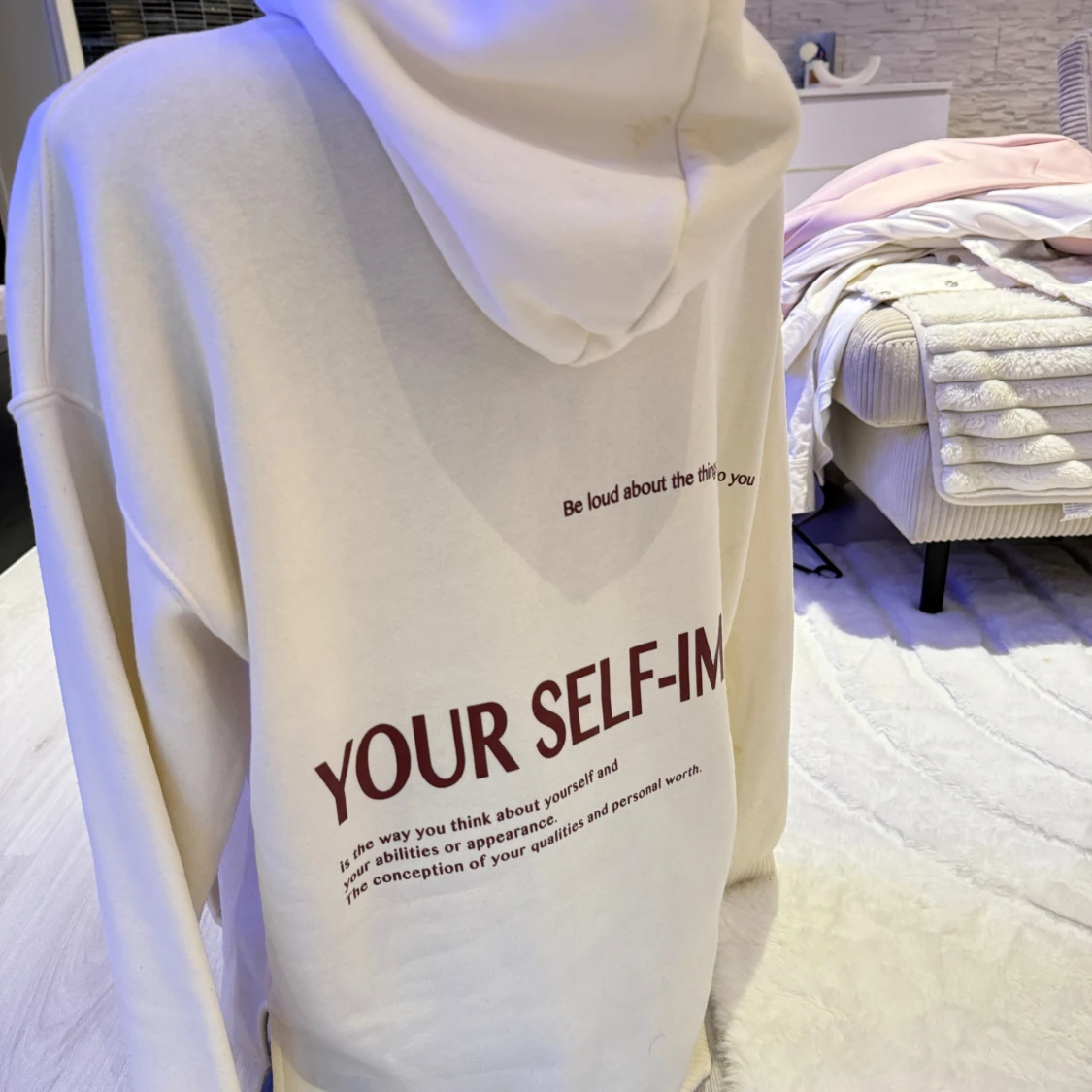 Vit hoodie med text SELF-IMAGE - 3