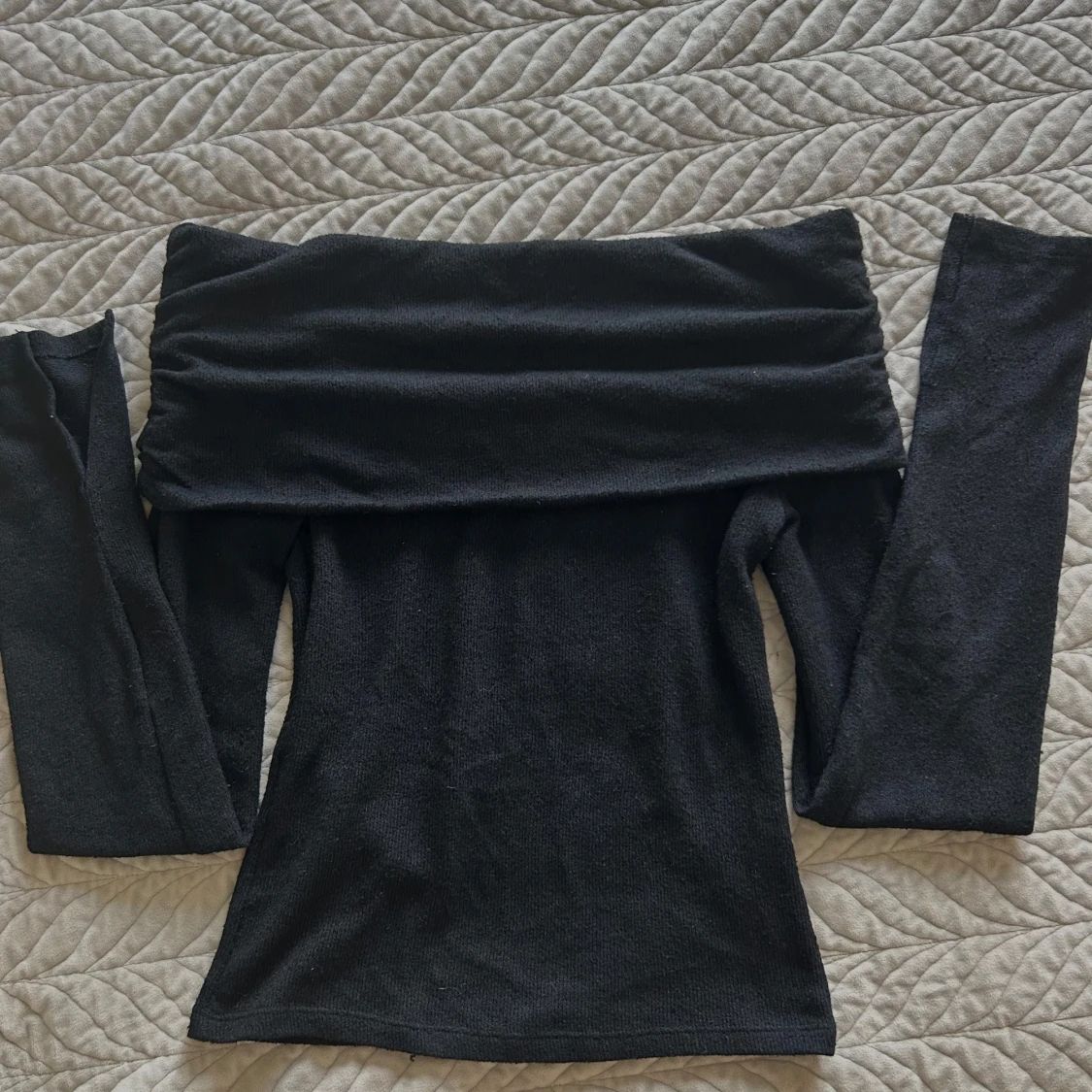 Svart offshoulder topp Gina Tricot - 1