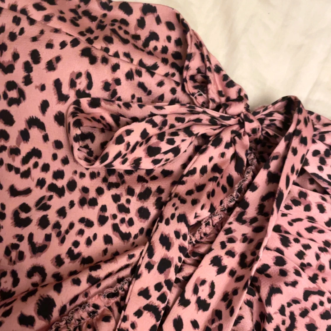 Rosa leopardmönstrad kjol med knyt - 1