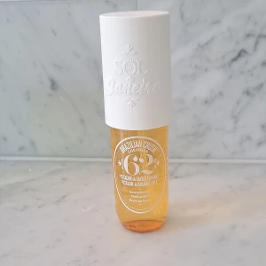 Sol de janeiro parfym - Sol de janeiro body mist med pistage och salt karamell doft 💞 90 ml, nästan aldrig använd!