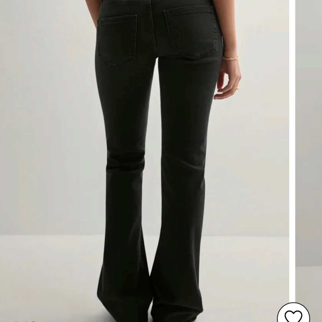 Svarta low bootcut jeans från ONLY - 1