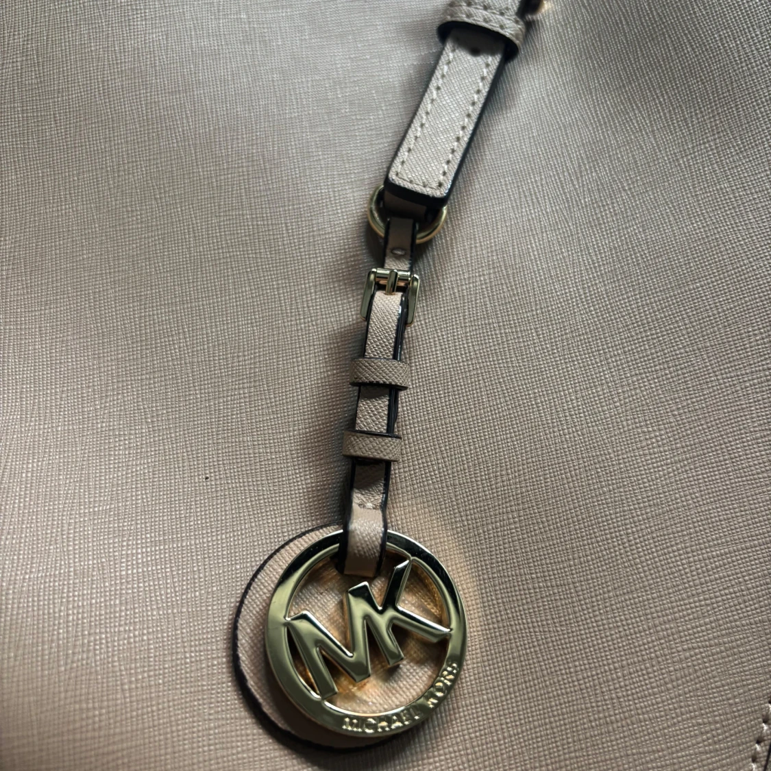 Beige handväska från Michael Kors - 1