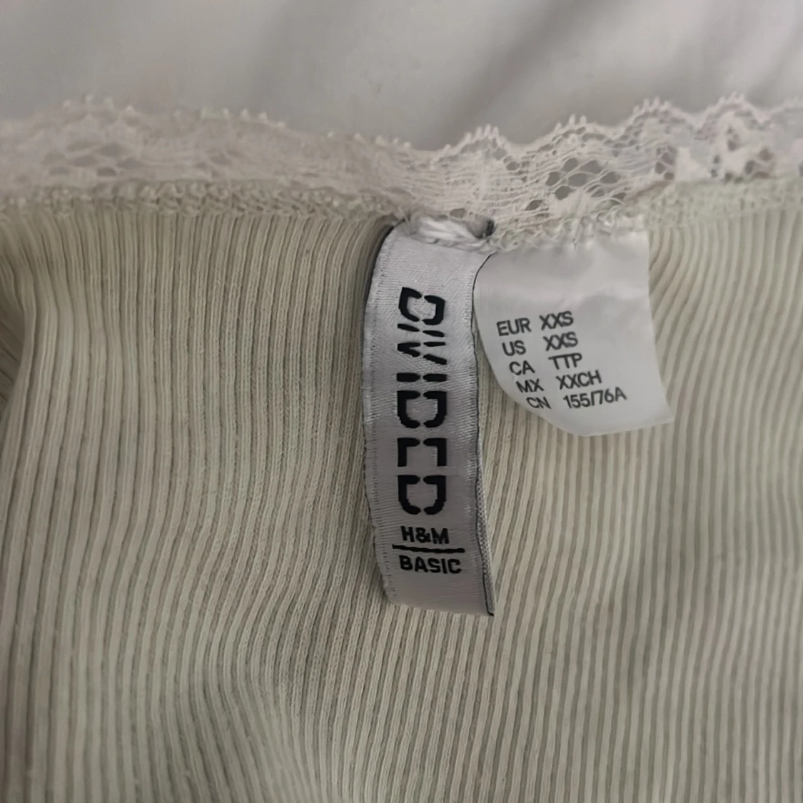 Ljusgrön ribbad linnetopp med spets H&M - 2