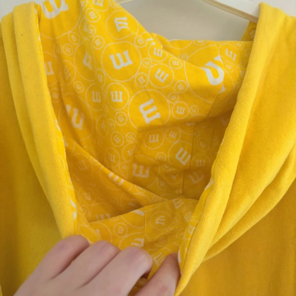 Gul M&M's World hoodie med dragkedja - 4